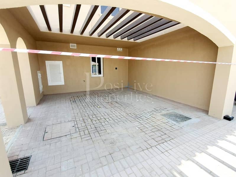 19 | 2BED | OVER LOOKING POOL & PARK | GOOD DEAL |