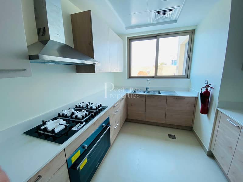 4 READY TO MOVE|SPACIOUS AND ELEGANT 2 BED |CLOSE TO SHEIK ZAYED ROAD
