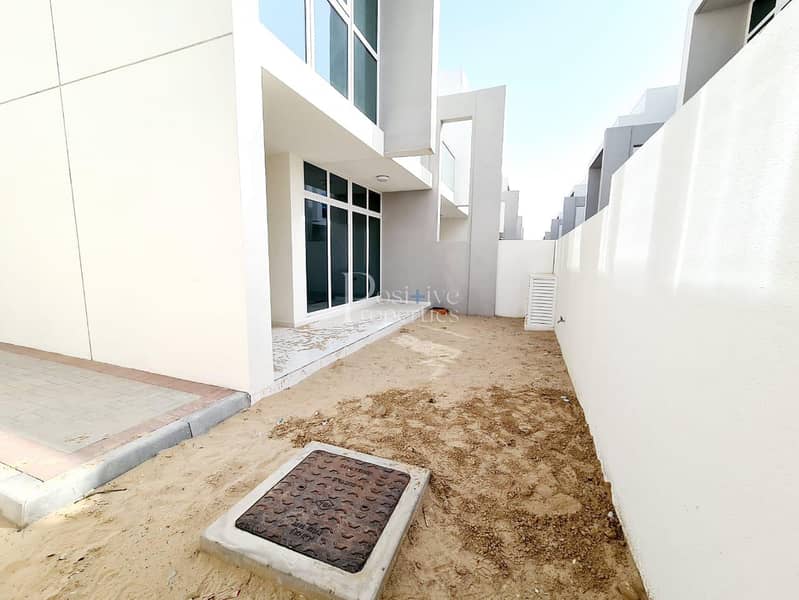 7 Affordable Price | Corner Plot| Ready TO Move