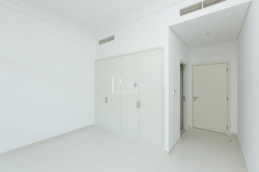 8 NEXT TO THE POOL | PARK VIEW | END - UNIT