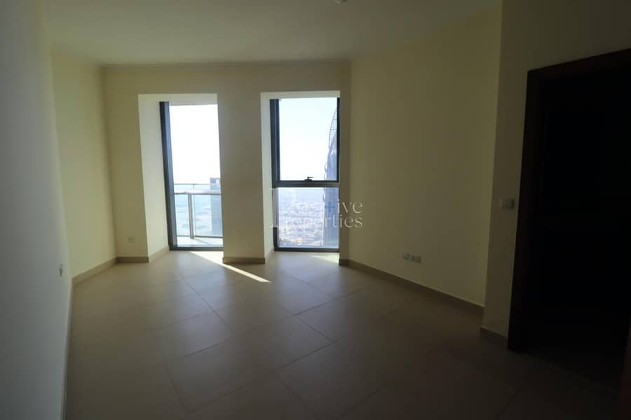 10 HOT PROPERTY!! AMAZINGLY BRIGHT!  HIGH FLOOR WITH SEA VIEW!