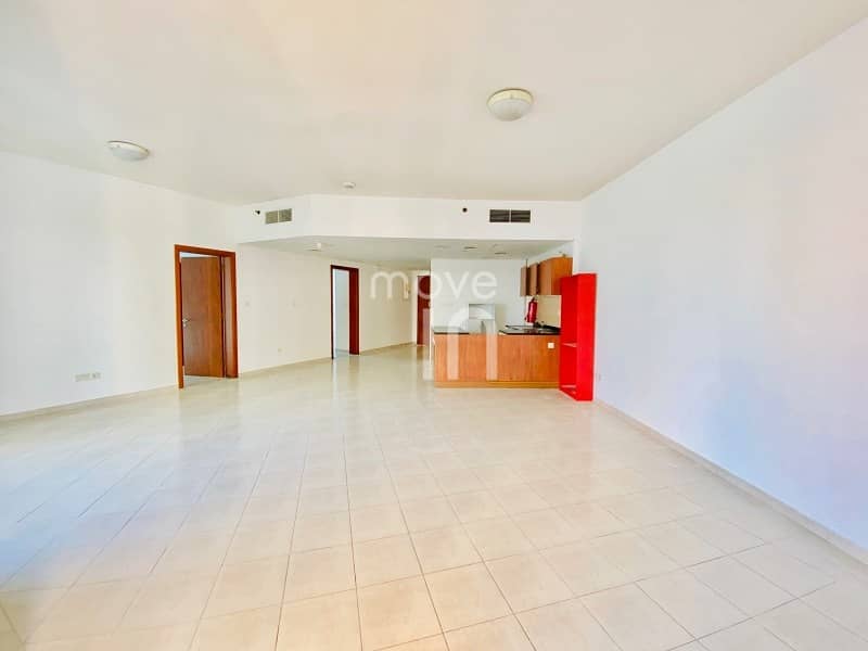 Well Maintained|Lake Facing|2Bed w Balcony|Parking