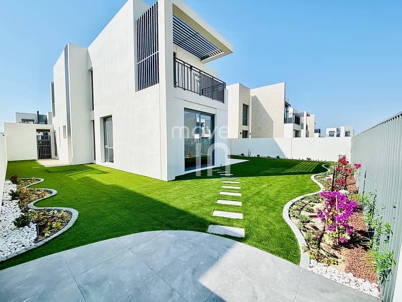 9 READY NOW | Stunning Villa | Fully Landscaped Garden