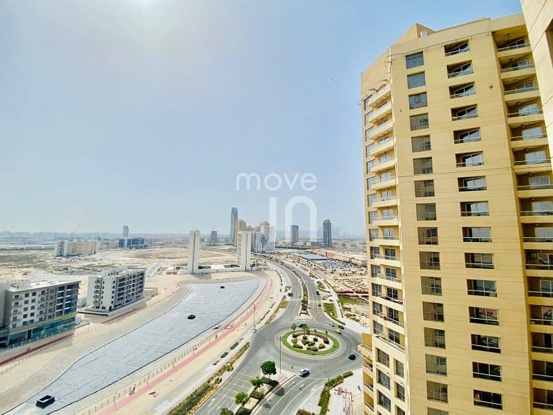 18 1 Bed Lake Views - Balcony- Parking -Tower C