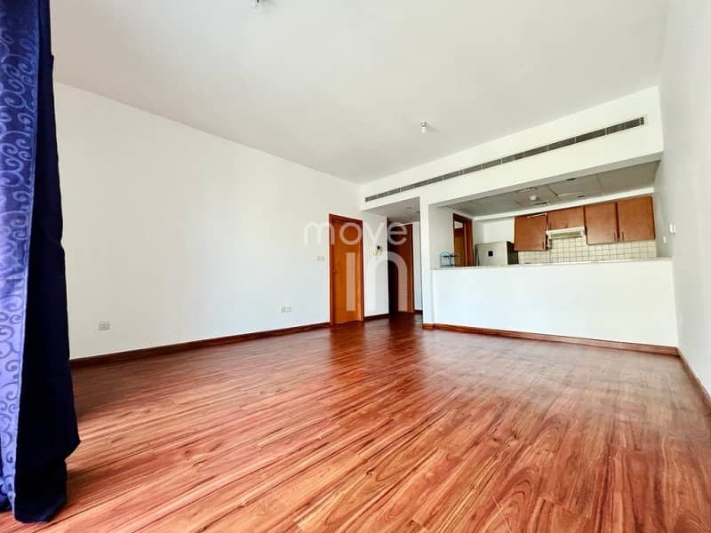 High ROI|Vacant|Upgraded 1Bed w Balcony|High Floor