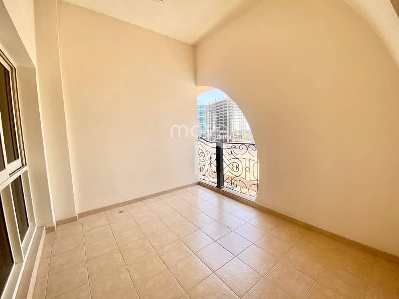 2 Huge 1 Bed with 2 Balconies + Square Kitchen
