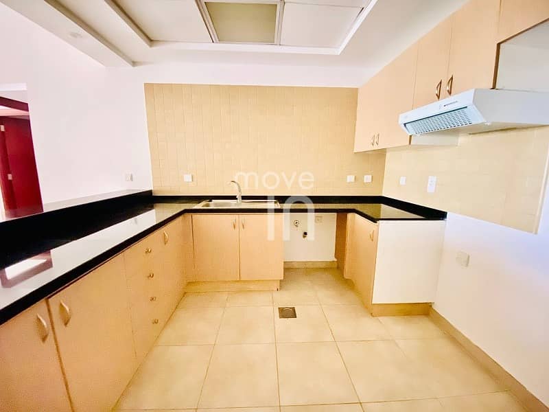 4 Huge 1 Bed with 2 Balconies + Square Kitchen
