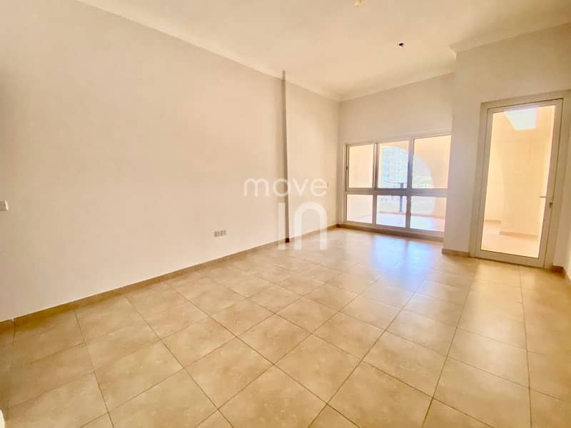 6 Huge 1 Bed with 2 Balconies + Square Kitchen