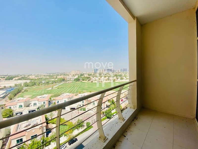 3 Bright studio with  balcony and amazing golf view
