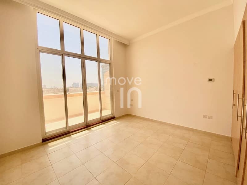 16 Huge 1 Bed with 2 Balconies + Square Kitchen