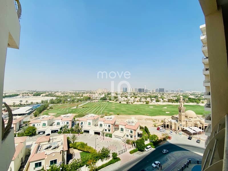 8 Bright studio with  balcony and amazing golf view