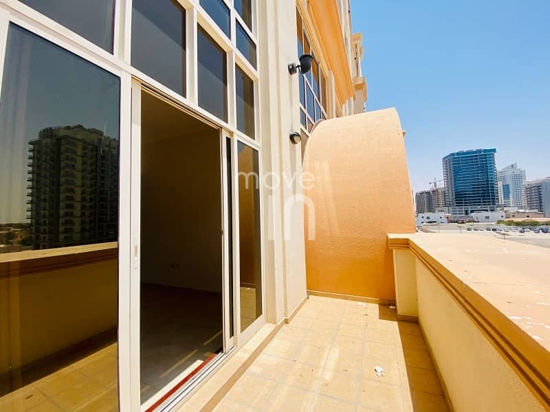 20 Huge 1 Bed with 2 Balconies + Square Kitchen