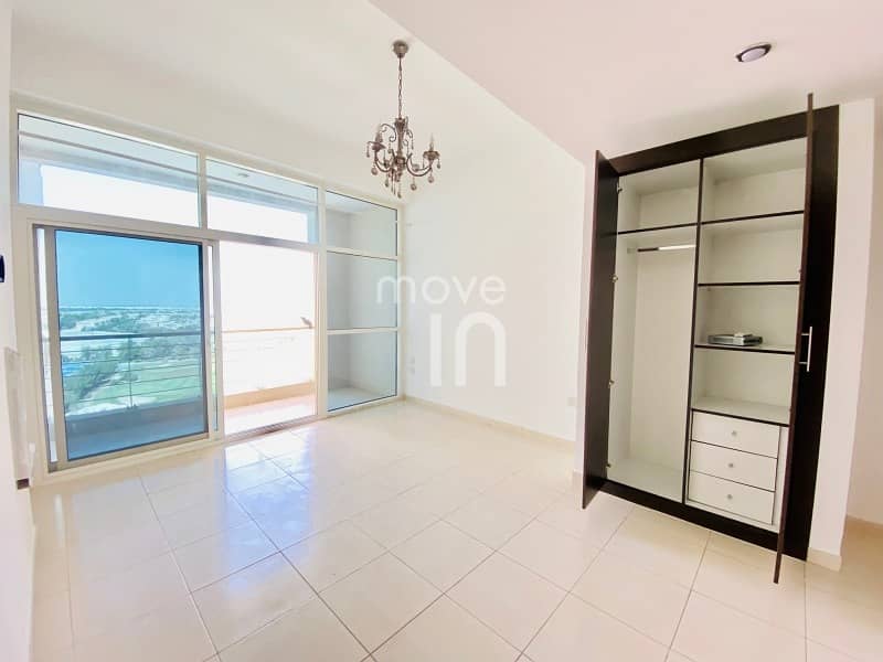 9 Bright studio with  balcony and amazing golf view