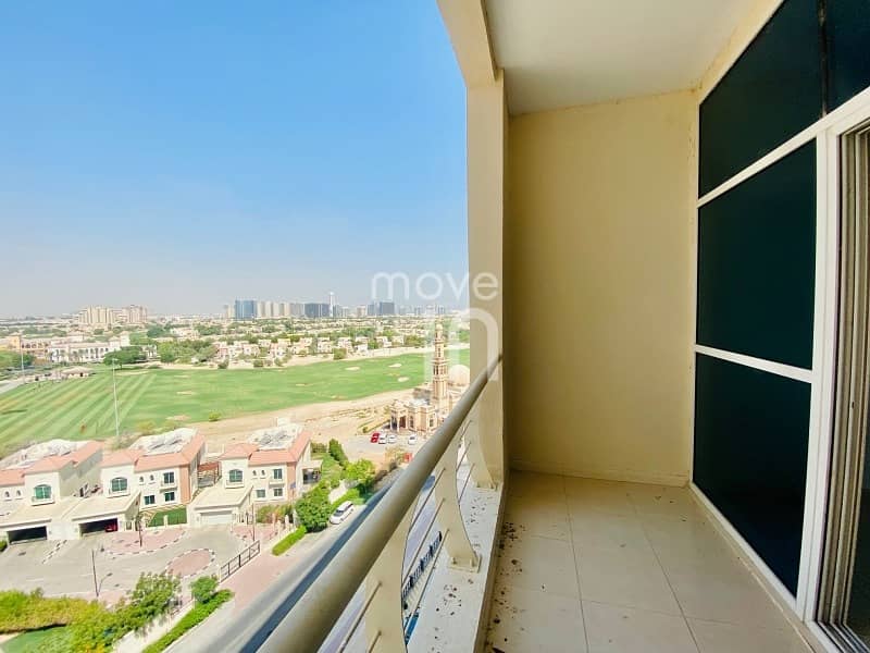 15 Bright studio with  balcony and amazing golf view