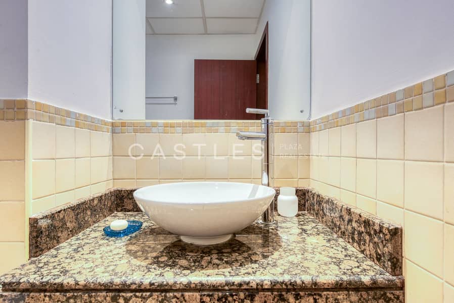 Upgraded | Fully furnished | Marina view - Image 25