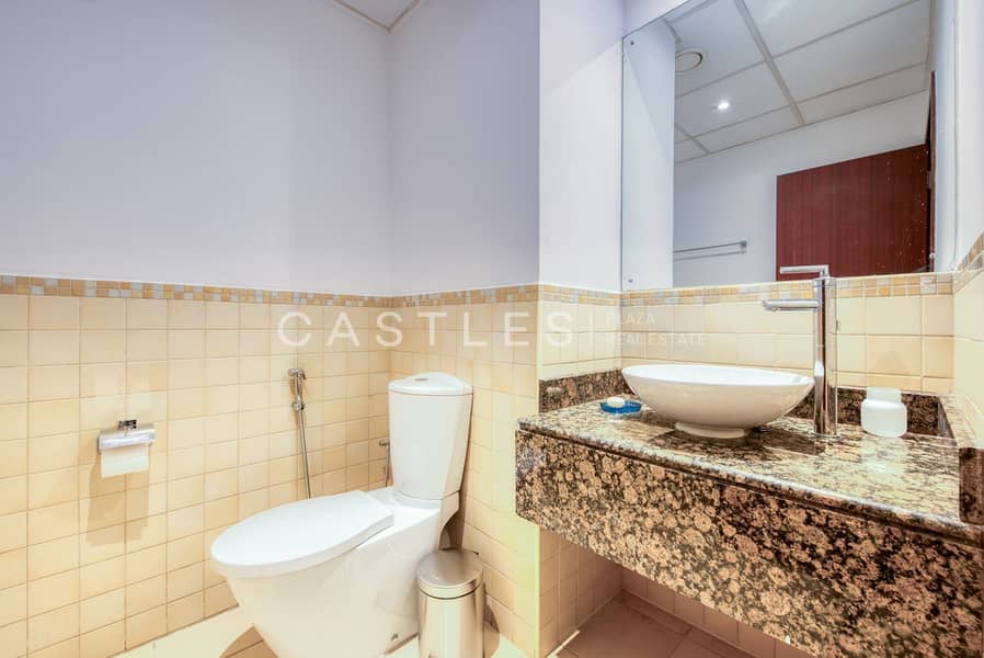 Upgraded | Fully furnished | Marina view - Image 26