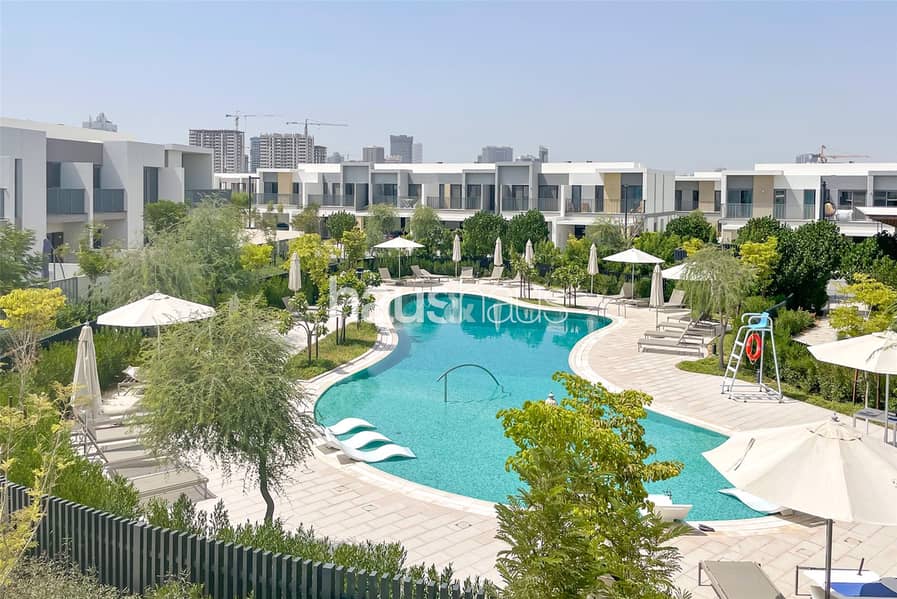 Rare Poolside Unit | Elan 1 | Single Row Rare Poolside Unit | Elan 1 | Single Row