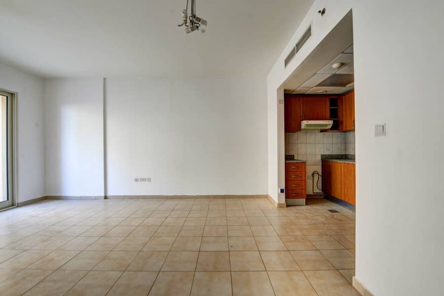 Spacious 1 bedroom apartment for rent in Dubai Waterfront.
