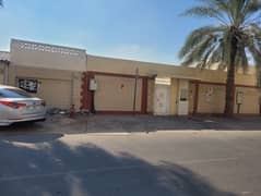 For sale in Ajman, Al Nuaimiya area

 A popular house with an area of ​​3600 square feet

 The house consists of 9 rooms, a living room, and 9 bathrooms

 The house is in a very special location, very close to the Dubai and Sharjah exits and the Mohammed