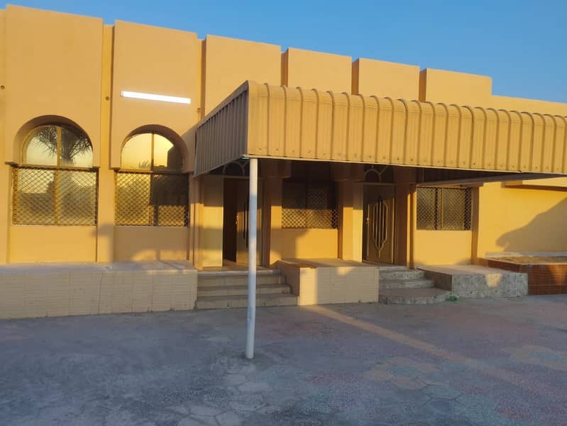 Villa for rent in Ajman, Musheirif area, area of ​​10,000 square feet

 It consists of 4 rooms, a sitting room, a large hall, and a large courtyard

 The villa is fully maintained by the owner

 The villa is very close to City Center Ajman, very close to