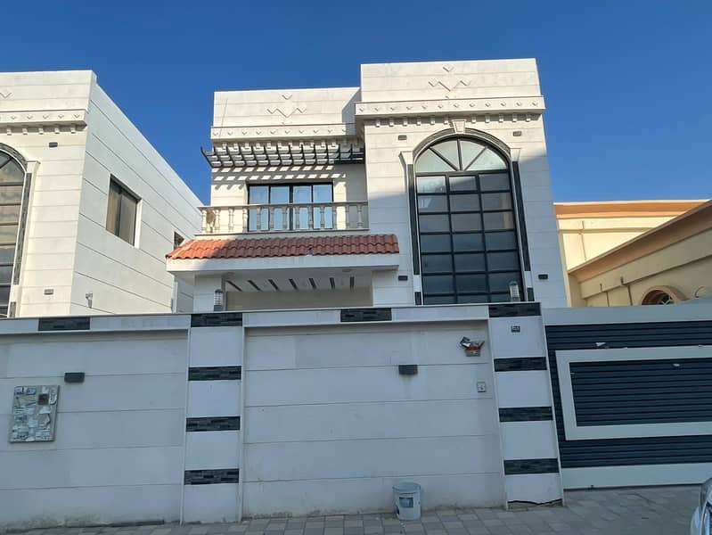 Villa for rent in Ajman, Al Rawda 1 area

 Behind Al Hamidiya Police Station

 It consists of five master bedrooms and a living room

 A hall, a kitchen, and a maid's room with air conditioners

 The villa has the second inhabitant

 The villa has large a