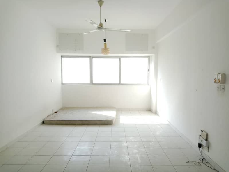 位于迪拜湾，古拜巴 1 卧室的公寓 45000 AED - 8304761