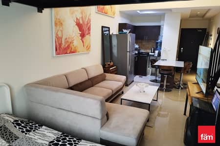 VACANT | FURNISHED | UPGRADED LOFT | CHILLER FREE