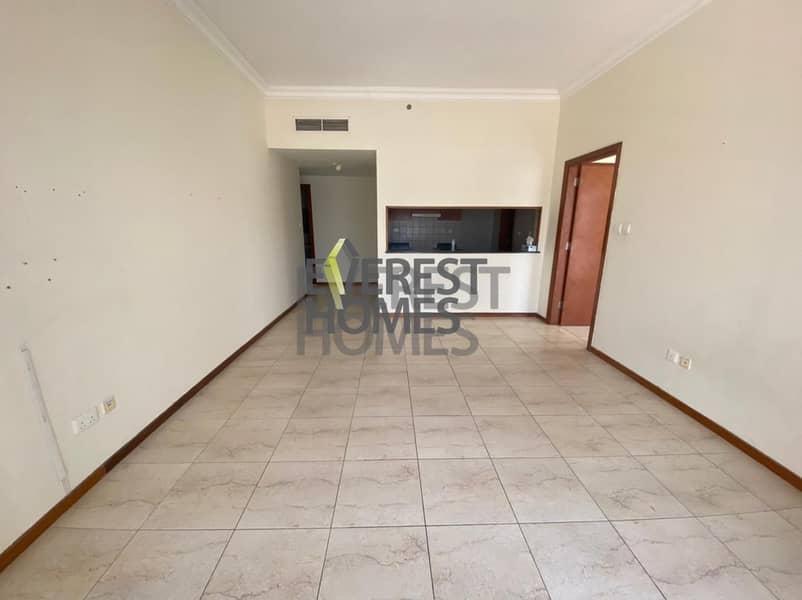 4 1 bed room appartment with balcony near to metro 800sqft just43k
