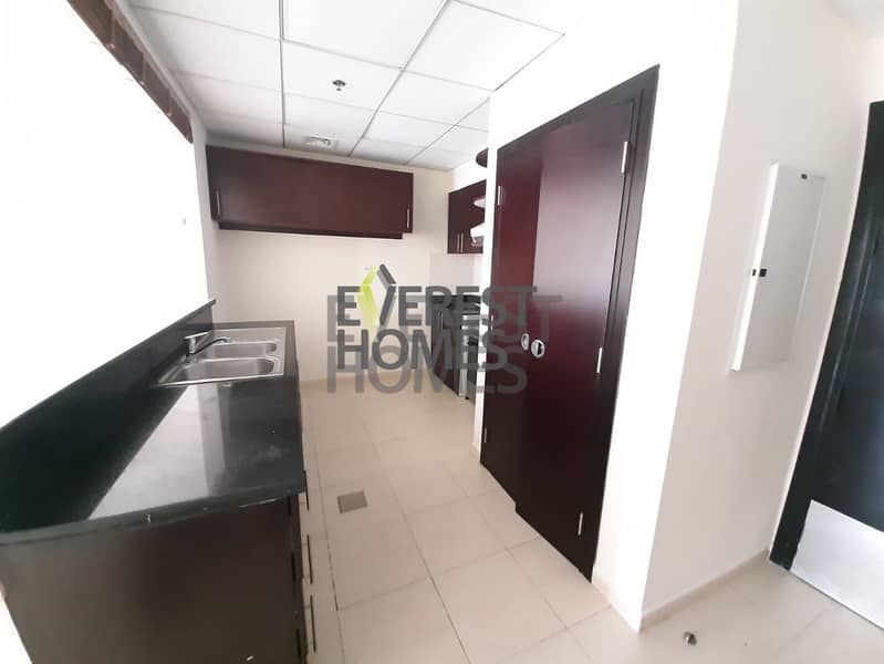 9 BRIGHT AND LARGE 1BR FOR SALE 500K ONLY (RENTED )