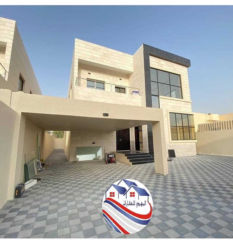 اThe villa is directly on the main street, with very fine finishes, freehold citizens and expatriates, with all bank facilities provided