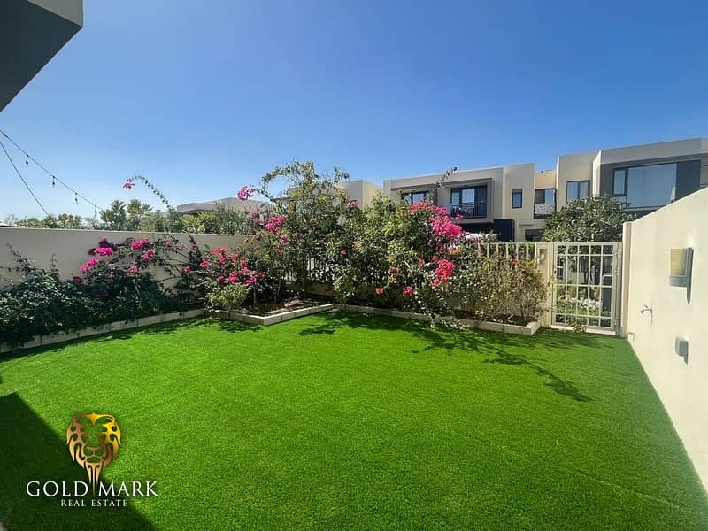 2M | Single Row | Immaculate | Landscaped