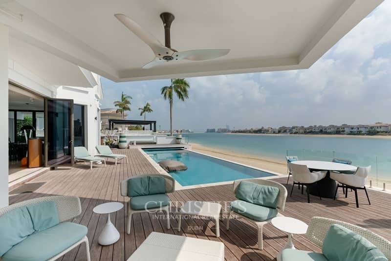 Sensational Beach Villa on the Palm with Sea Views