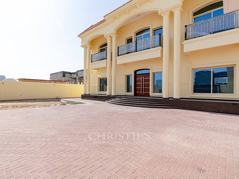 Vacant |5 Bed Villa | Well maintained and spacious