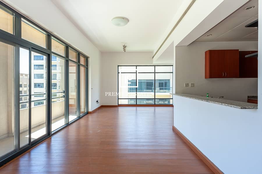 3 Vacant 2 Bedroom Apartment with Study | Pool View