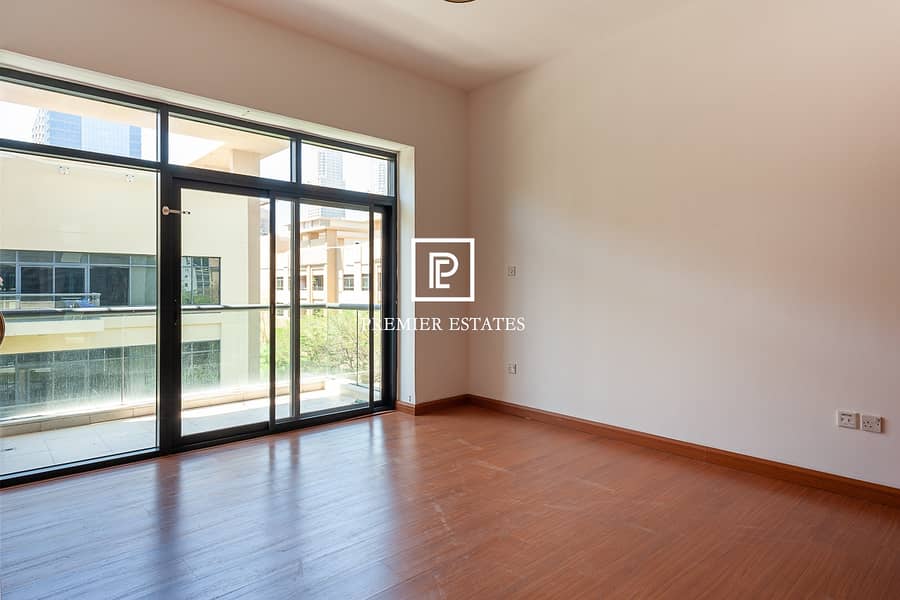 5 Vacant 2 Bedroom Apartment with Study | Pool View