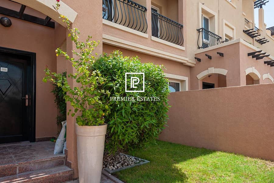 14 Immaculately Renovated Townhouse| Ideal Investment