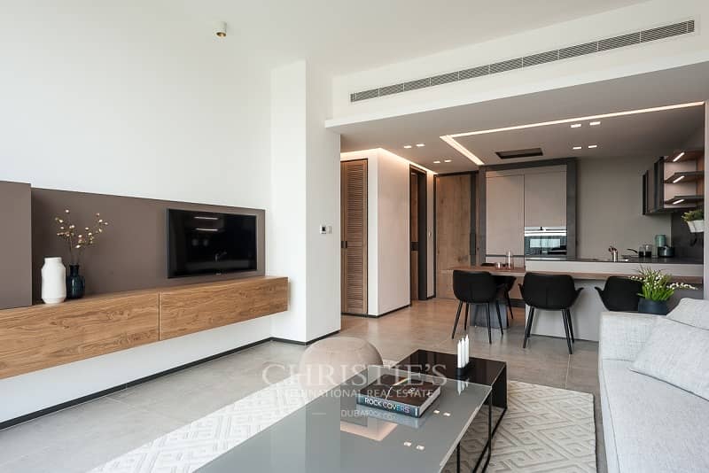 Brand new Spacious 1 Bed modern apt with pool view