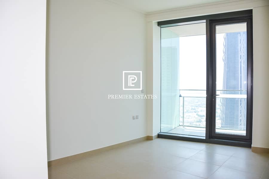6 High floor with maids room brand new sea view