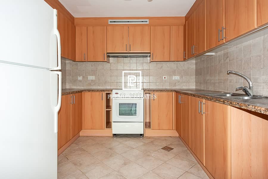 3 Spacious 2 bed apt with balcony II Chiller free