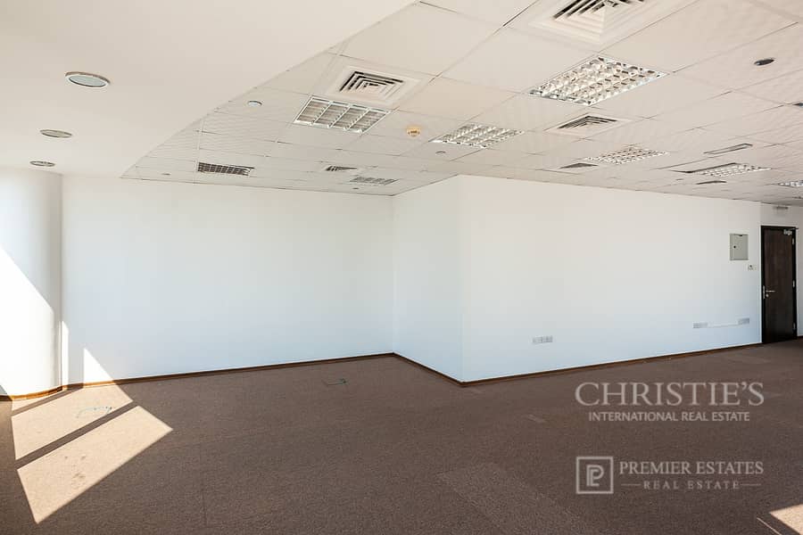 7 Fully Fitted Office Space I High Floor I Lake View