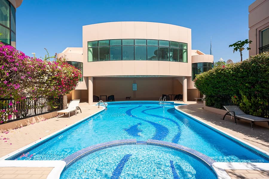 10 5 Bedroom+Maid’s Shared Pool & Gym Gated Compound