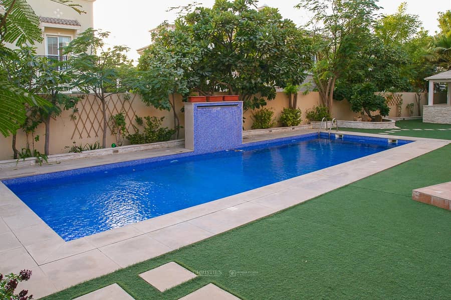 15 Amazing Location| Fully Renovated | with Pool View