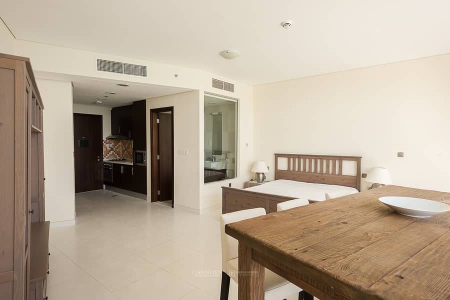 5 Furnished Spacious apt with 6 Cheques|On the Beach