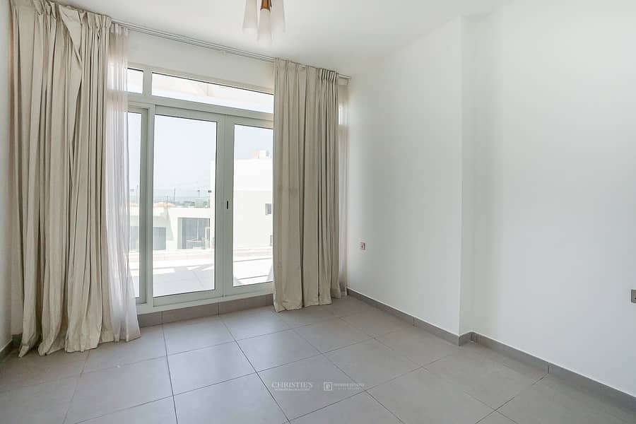 4 Brand New Penthouse | 3 bed plus Maid's| High-end