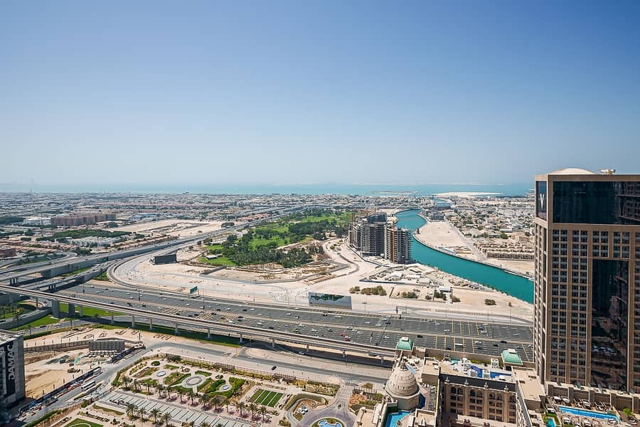 8 IN THE HEART OF DUBAI WITH ENVIABLE VIEWS