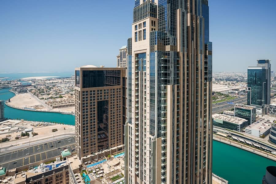 10 IN THE HEART OF DUBAI WITH ENVIABLE VIEWS
