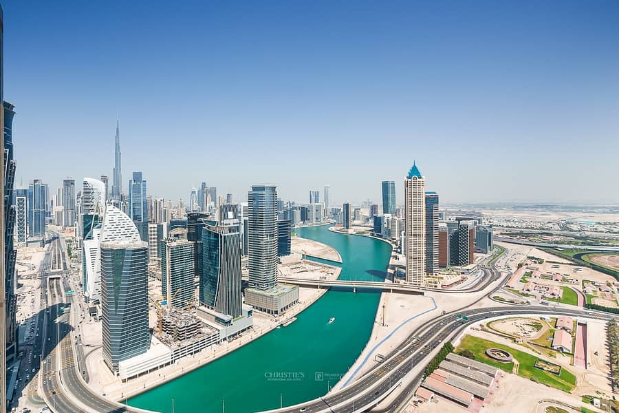 16 IN THE HEART OF DUBAI WITH ENVIABLE VIEWS