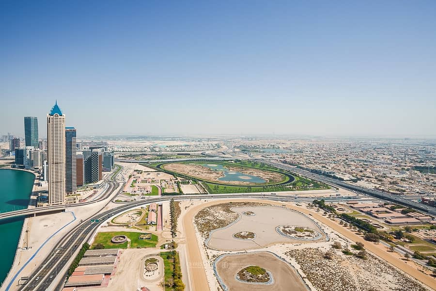 17 IN THE HEART OF DUBAI WITH ENVIABLE VIEWS