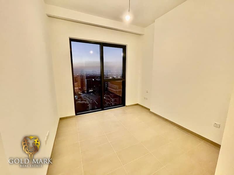6 Community Park and Pool View | High Floor | Bright
