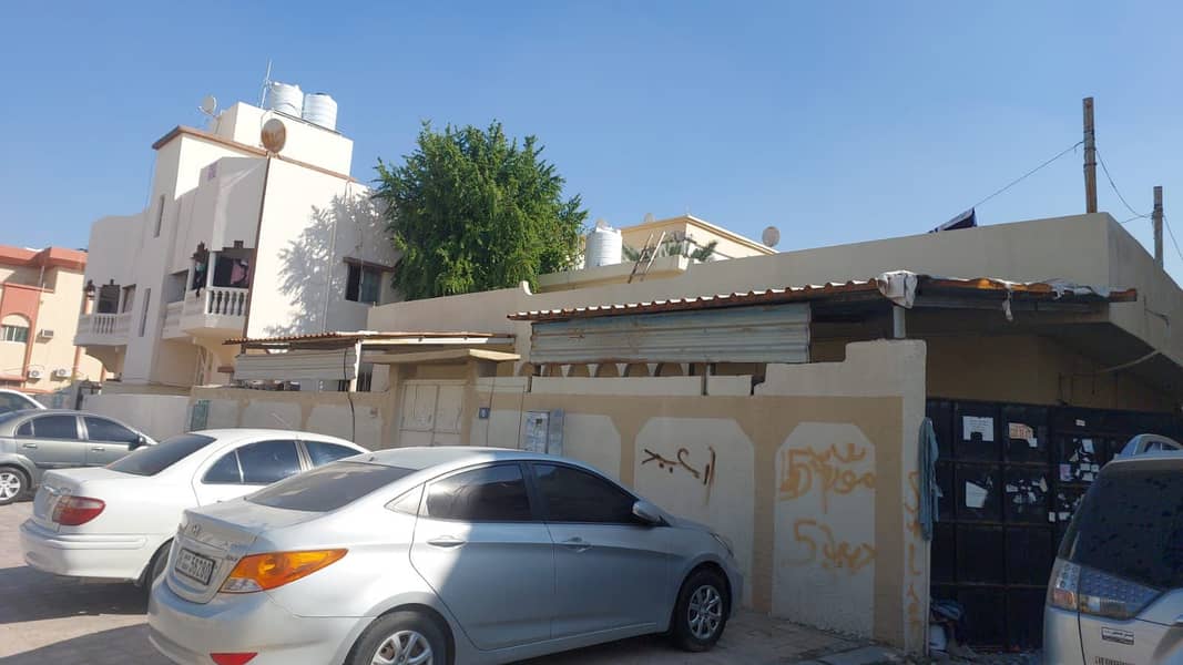 A popular house for sale in Ajman, Al Nuaimiya area, area of ​​3600 square feet

 Qar Street, Sekka

 Moger 40 thousand

 800 thousand required

 Street fees included

 The house has 3 rooms and a living room

 The house is very close to the Dubai, Sharja